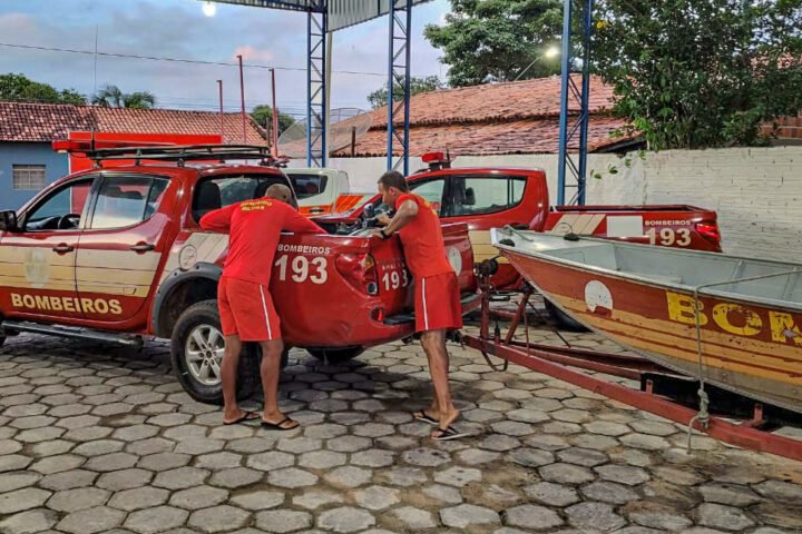 Operação de busca e resgate: dois homens desaparecem em lago durante ataque de abelhas