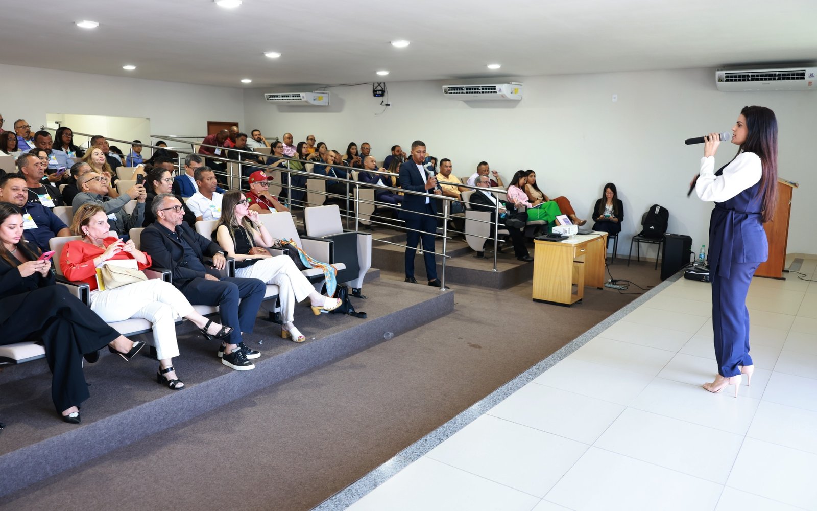 Palestras na Caravana do Legislativo destacam presença digital e uso de IA por vereadores