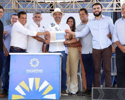 Entrega de reforma de escola em palmeirópolis foto márcio vieira govto