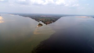 Encontro dos Rios Araguaia e Tocantins em Esperantina