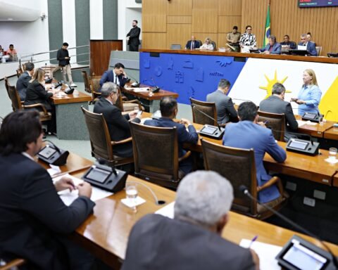 Sessao plenaria foto aline batista.jpg