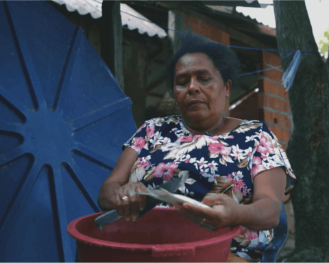 ENTRE A RESISTÊNCIA E A EROSÃO