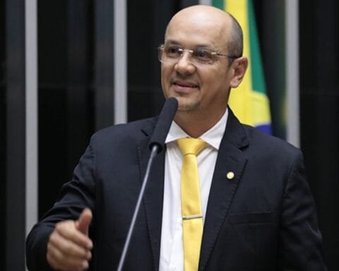 Justiça condena ex-prefeito e dois servidores por irregularidades em contratos de transporte em Augustinópolis