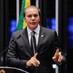 Ataídes de Oliveira cumpre decisão eleitoral e anuncia recurso Ataídes Oliveira