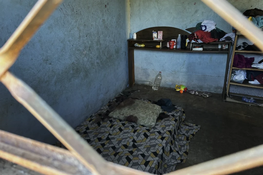 Cama onde Israel Cabral foi encontrado nesta segunda 03 de Agosto no P.A São Roque Município de Augustinópolis