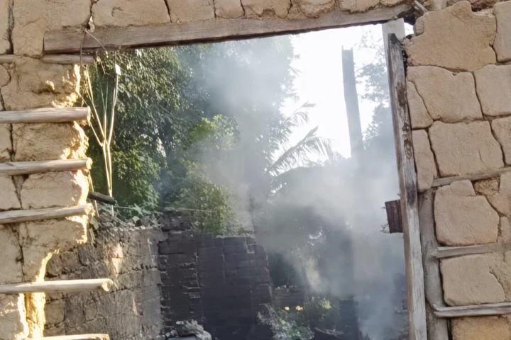 Casa pega fogo em São Francisco povoado de Esperantina Tocantins