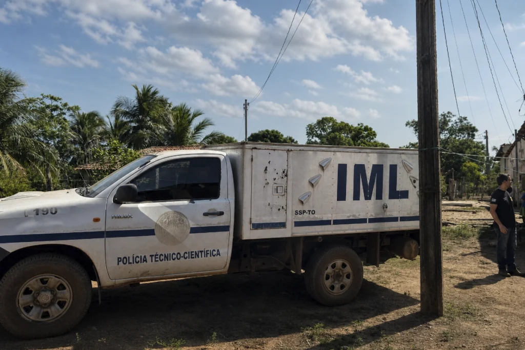 IML faz a retirado do corpo de Israel Cabral